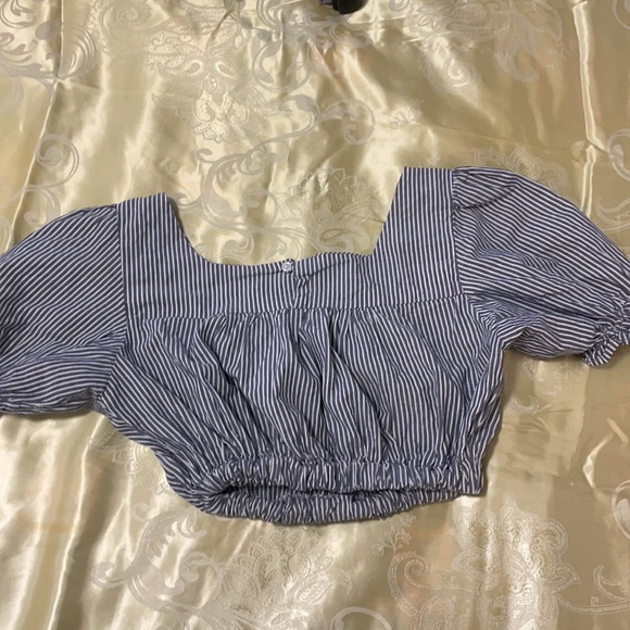 Cute crop top. - Picture 3 of 3
